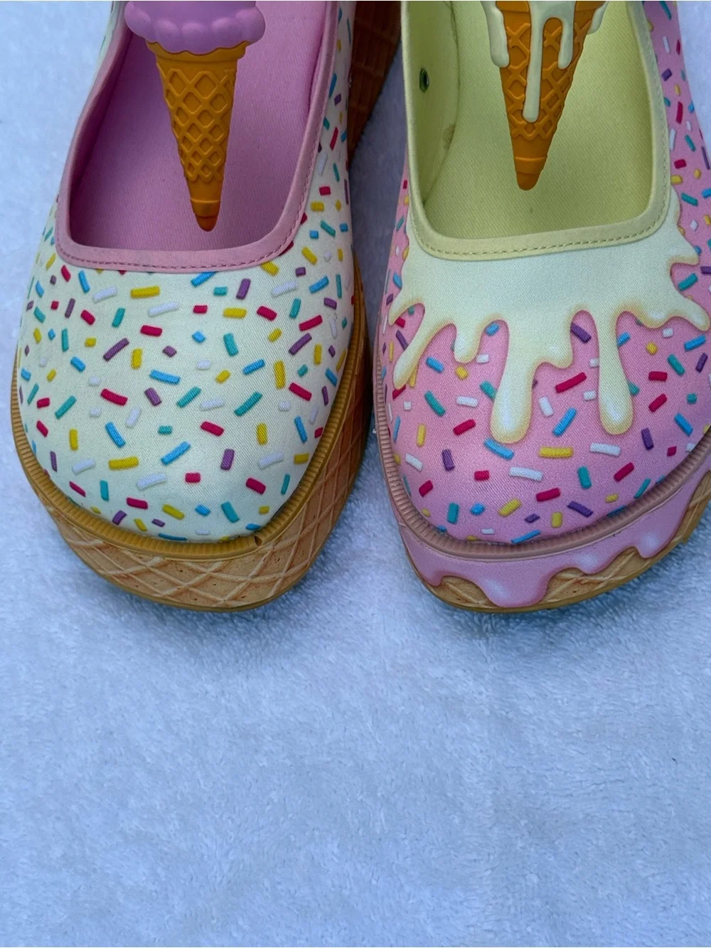 Hot Chocolate Designs Platform Mary Jane Shoes Size 8